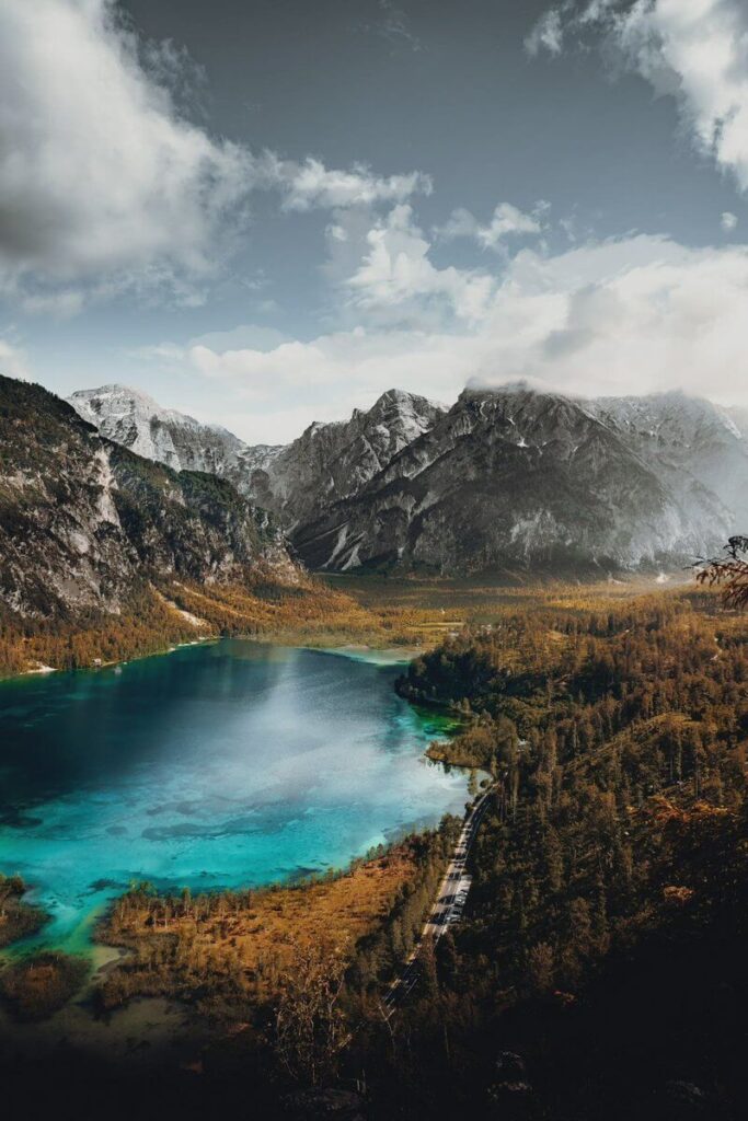 lake in the middle of mountains